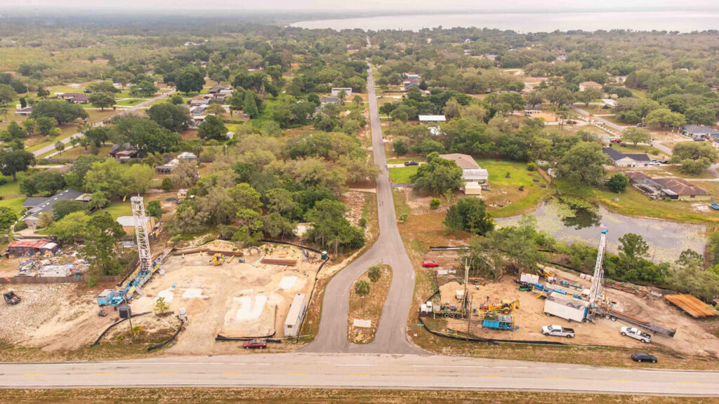 Operación de perforación para el servicio de agua del condado de Polk en Lake Wales