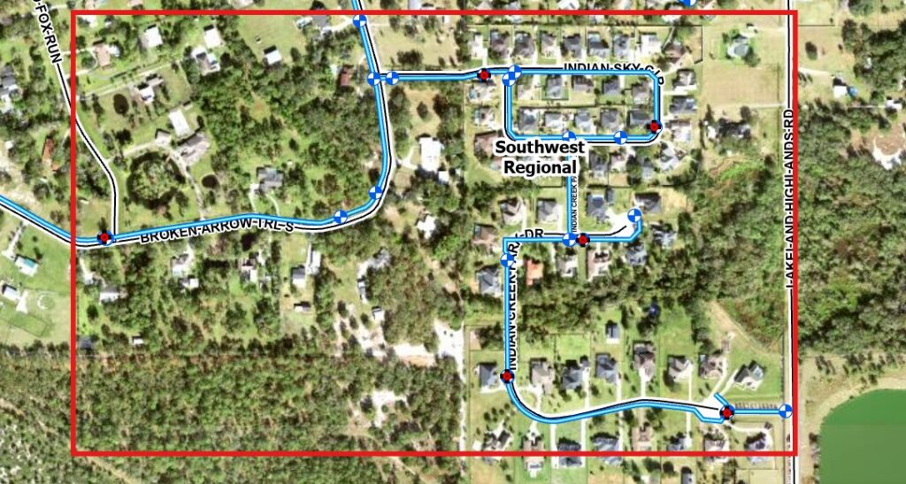 Kat jeyografik ki endike zòn ki afekte pa pann dlo potab la. Kare wouj ozalantou wout Lakeland Highlands ak santye flèch kase nan sid la.