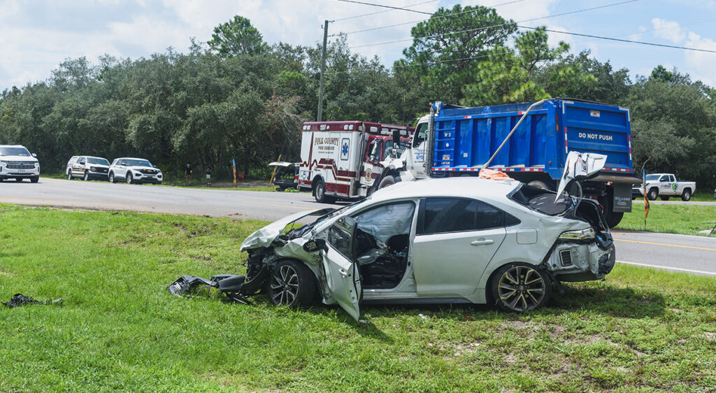 Noticia: Una ambulancia del Servicio de Bomberos y Rescate del condado de Polk se ve implicada en un accidente de tres vehículos